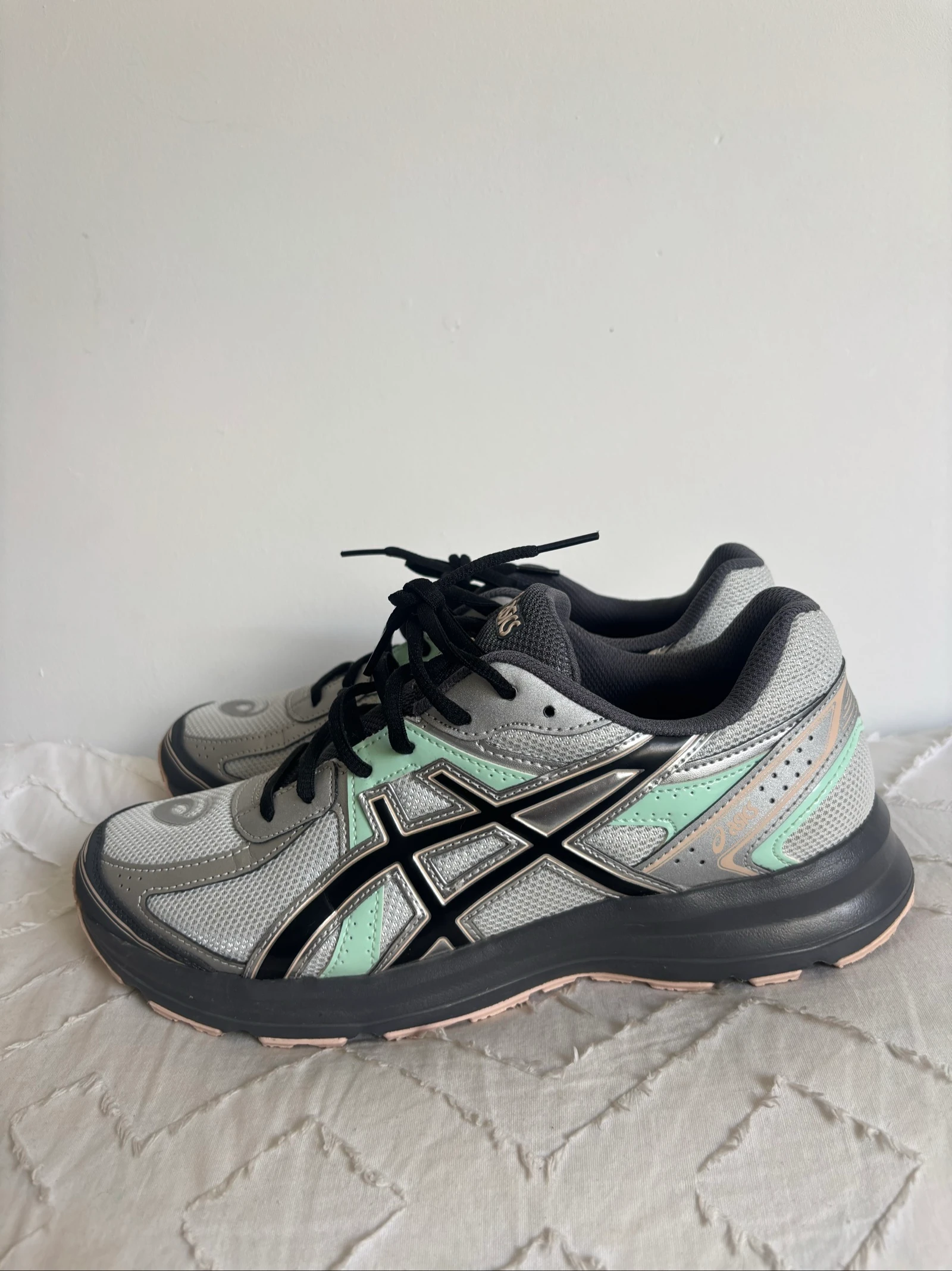 Chaussures Asics très bon état taille 42,5